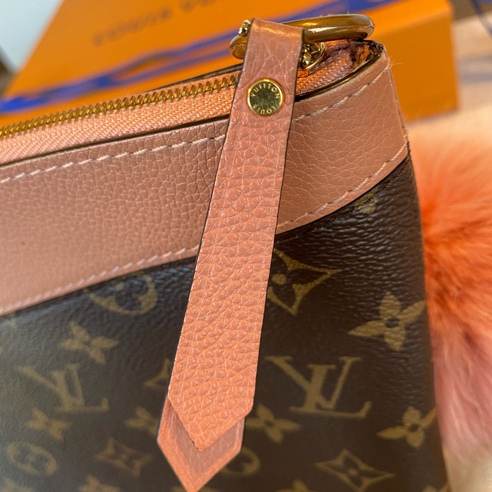 Authentic Louis Vuitton Daily Pouch Peach (rare color) Clutch - Picture 10 of 14